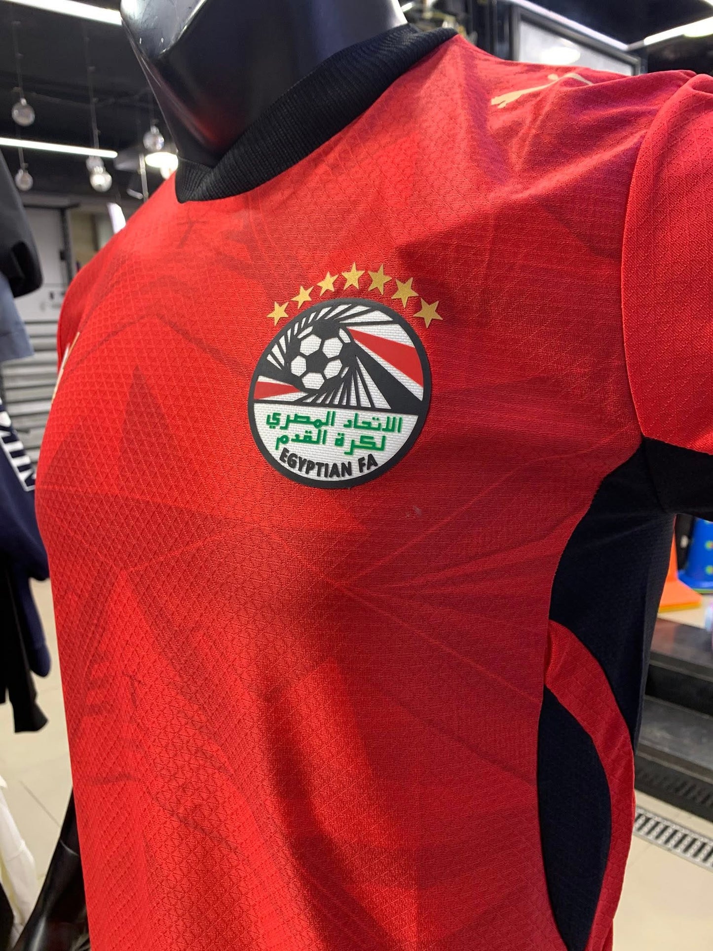 تيشرت منتخب مصر الأساسي نسخة اللاعبين الاقتصادية 26/27