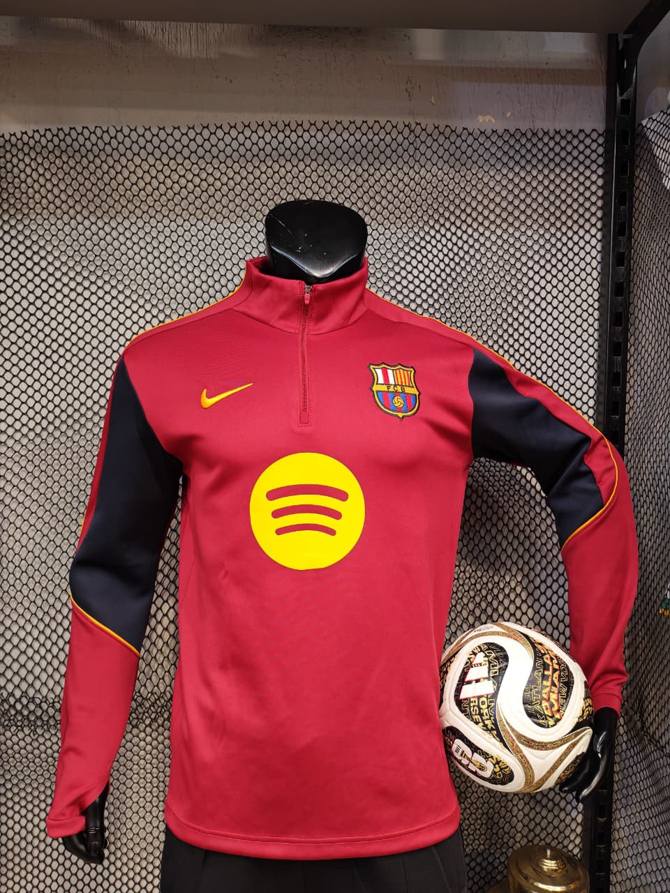 تراك برشلونه تطريز 26/27