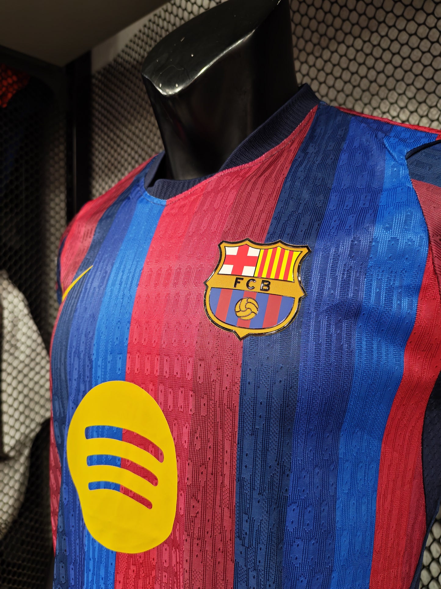 تيشيرت برشلونه بلاير ايديشن 2026/2027