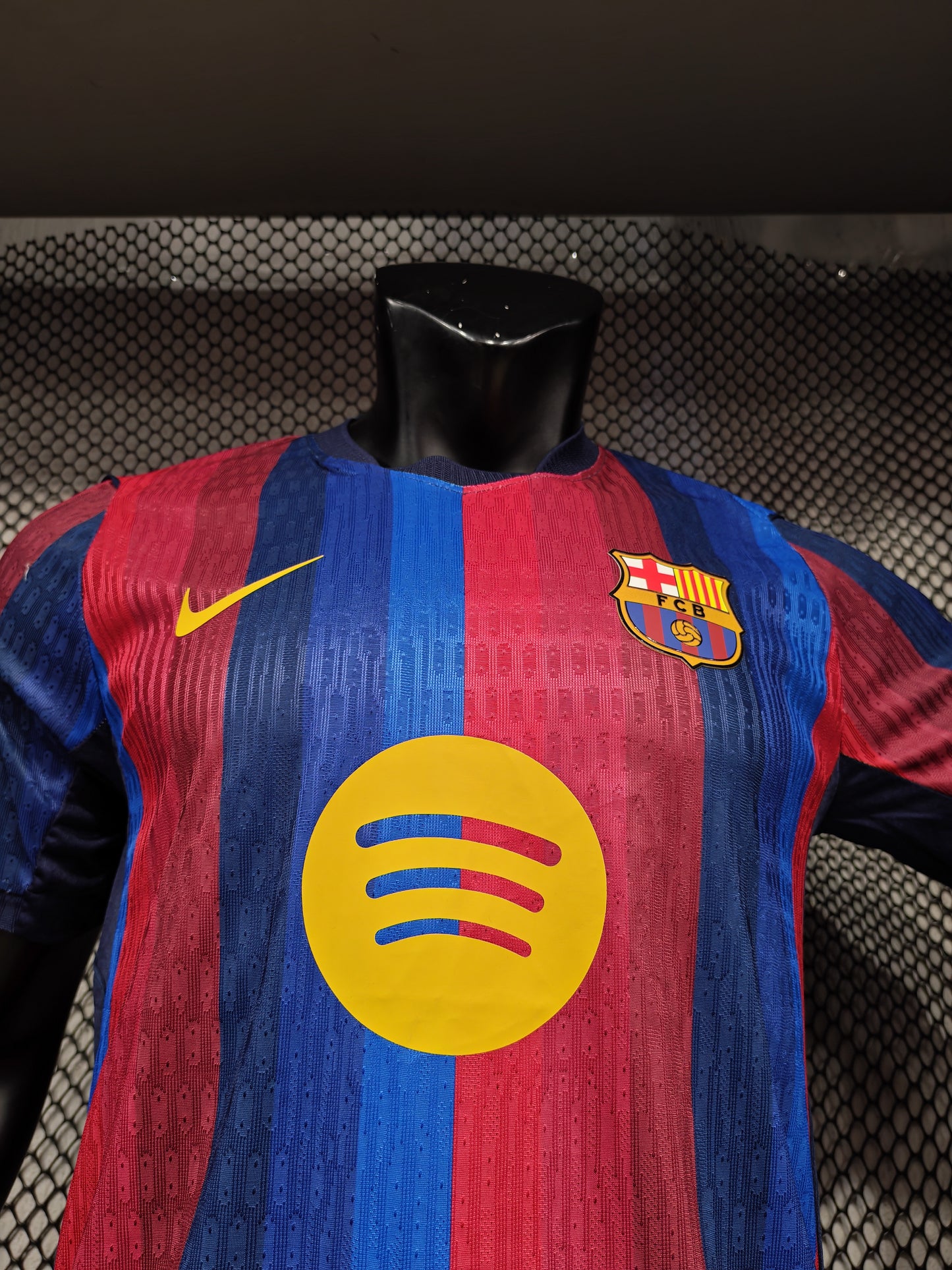 تيشيرت برشلونه بلاير ايديشن 2026/2027
