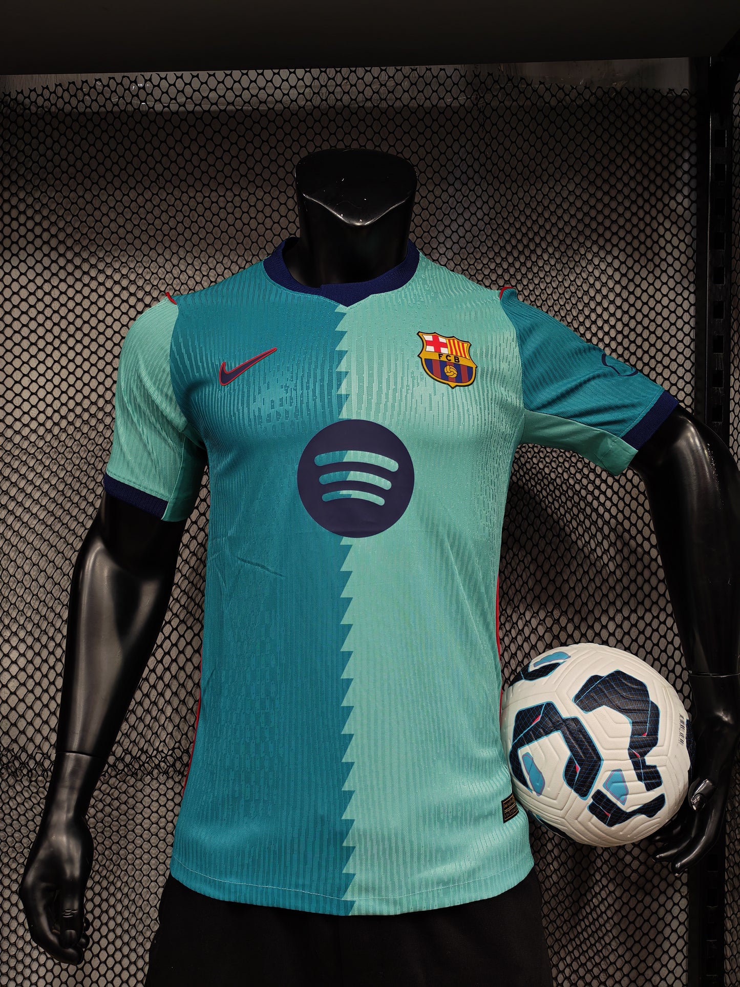 تيشيرت برشلونه التاني بلاير ايديشن 2026/2027