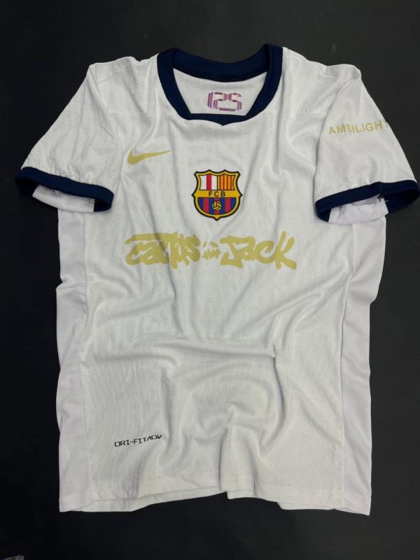 برشلونه الابيض ترافيس كوت m10
