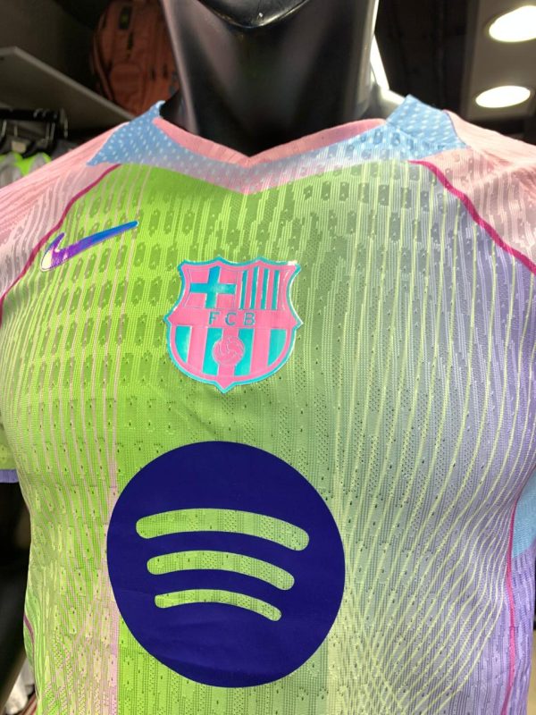 ⁦برشلونه Greenبلاير ايديشن 26/25⁩ - الصورة ⁦2⁩