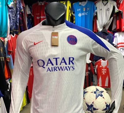 تراك باريس الابيض