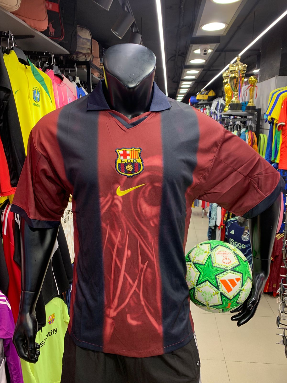 تيشرت برشلونه تراڤيس كوت بلاير ايديشن