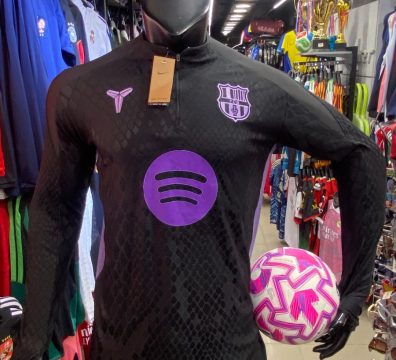 تراك برشلونه اسود